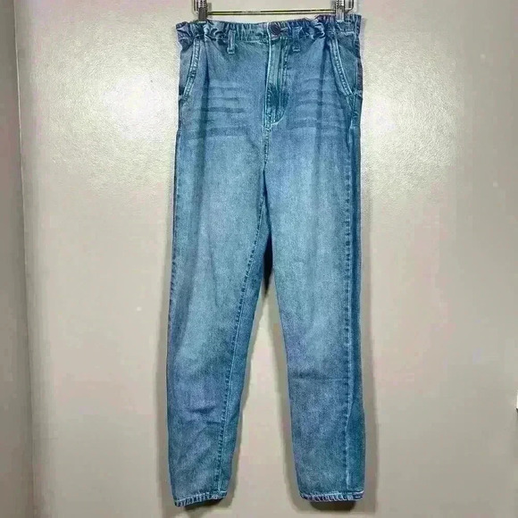 MOM JEANS High Rise Mid Wash Pleat Waistline Soft Straight Leg Women Size 4 - Picture 1 of 9